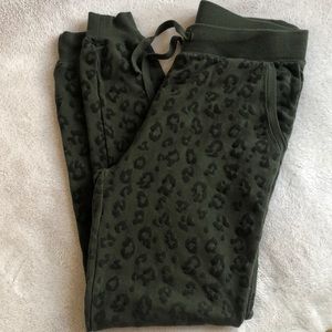 Z SUPPLY joggers green leopard print